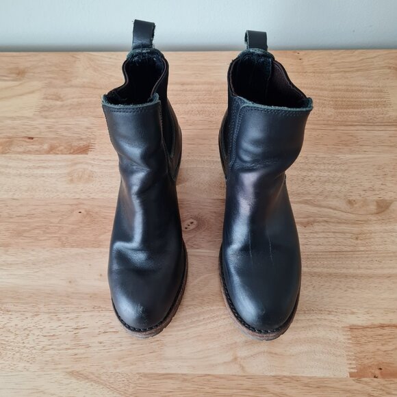 Red Wing Harriet Chelsea Pull On Ankle Heeled Leather Boots Lug Sole Black Heel - Picture 2 of 8